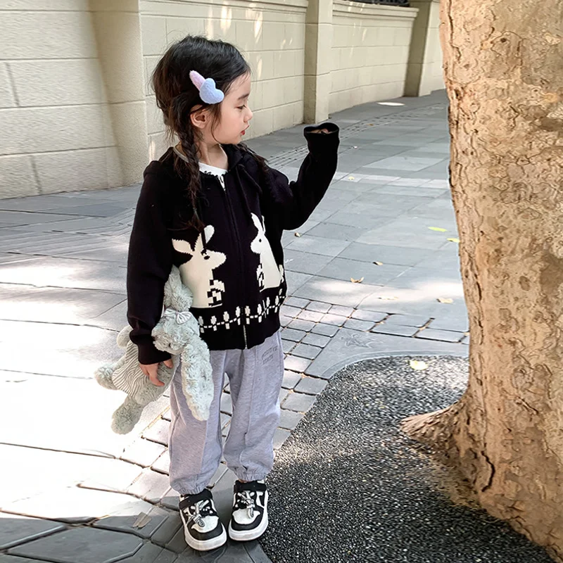 

Детский вязаный кардиган, новинка 2023, Модный повседневный простой милый свитер с принтом для девочек на весну и осень, пальто