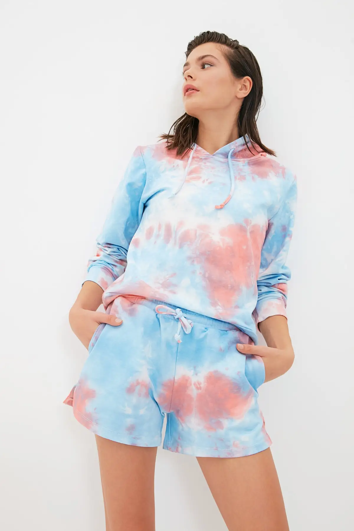 Шорты и бермуды с рисунком из батика Trendyol TWOAW22SR0017 | Женская одежда