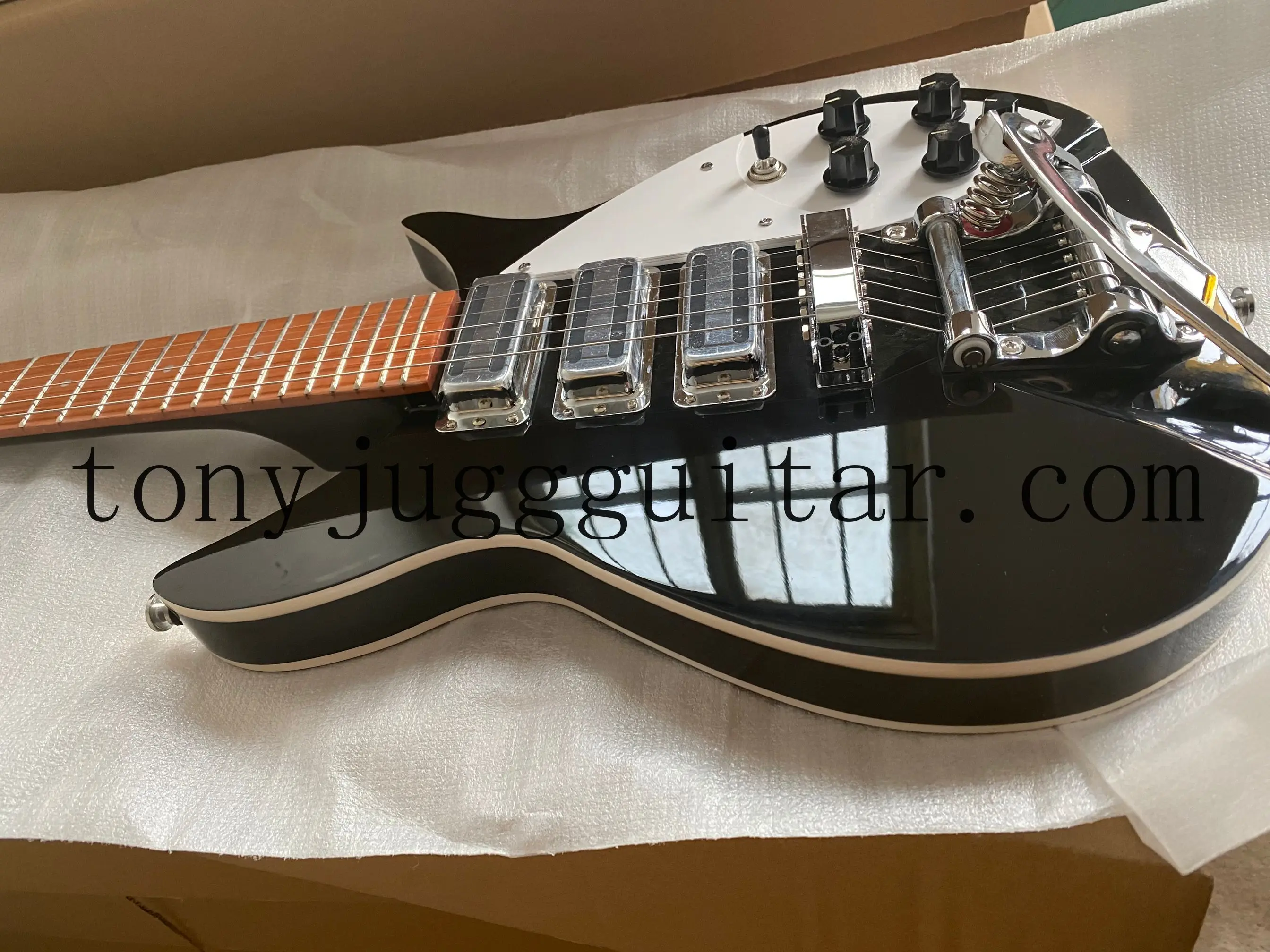 

Rhxflame Upgrade Ken Johnlennon 325 Jetglo 6 Strings Black Guitar Double Body Binding, Short Scale Length 527mm
