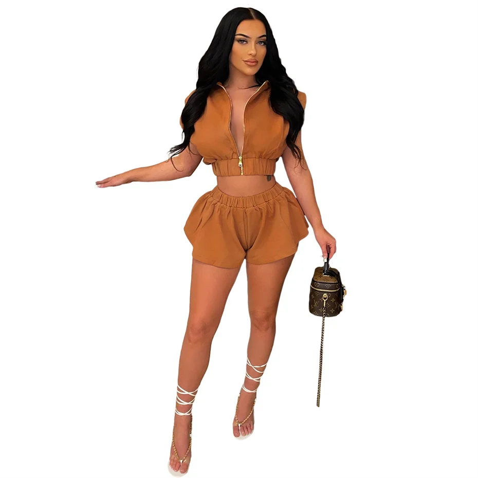 Спортивный костюм женский летний из двух предметов короткий топ на молнии с