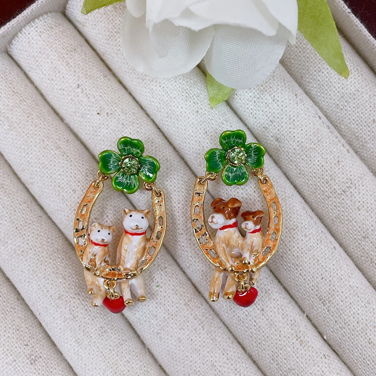 

Премиум ручная работа эмалированная пасторальная благотворительная кошка собака Подкова любовь четырехлистный клевер круглые серьги-гво...