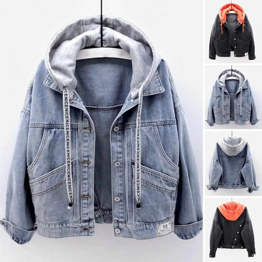 

Женская джинсовая куртка с капюшоном и отложным воротником