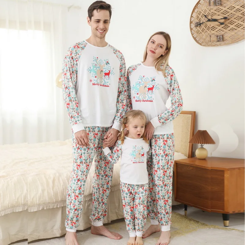 

2022 Family Christmas Pajamas Matching Clothes Set Santa Claus Xmas Pyjamas Mother Daughter Father Son Outfit Family Look Pjs