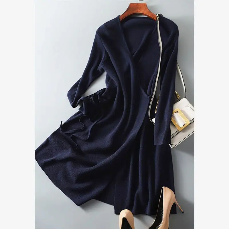 Осенний вязаный свитер с v-образным вырезом и нерегулярной талией женский