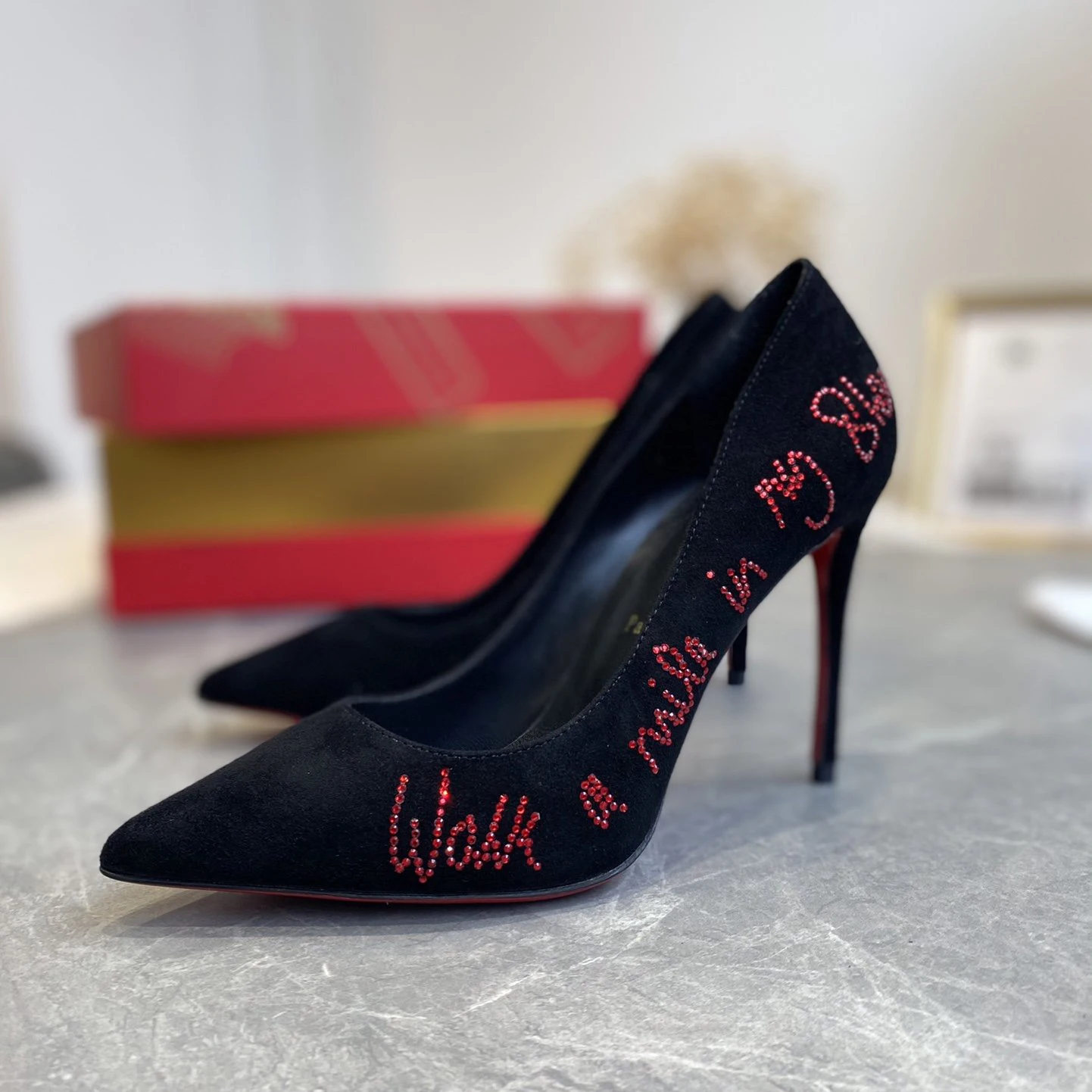 

Top Quality Women High Heels Luxury Fashion Ladies Crystal Glisten Red Soled Shoes Classic Retro Designer 10cm High Heel 1439HJ
