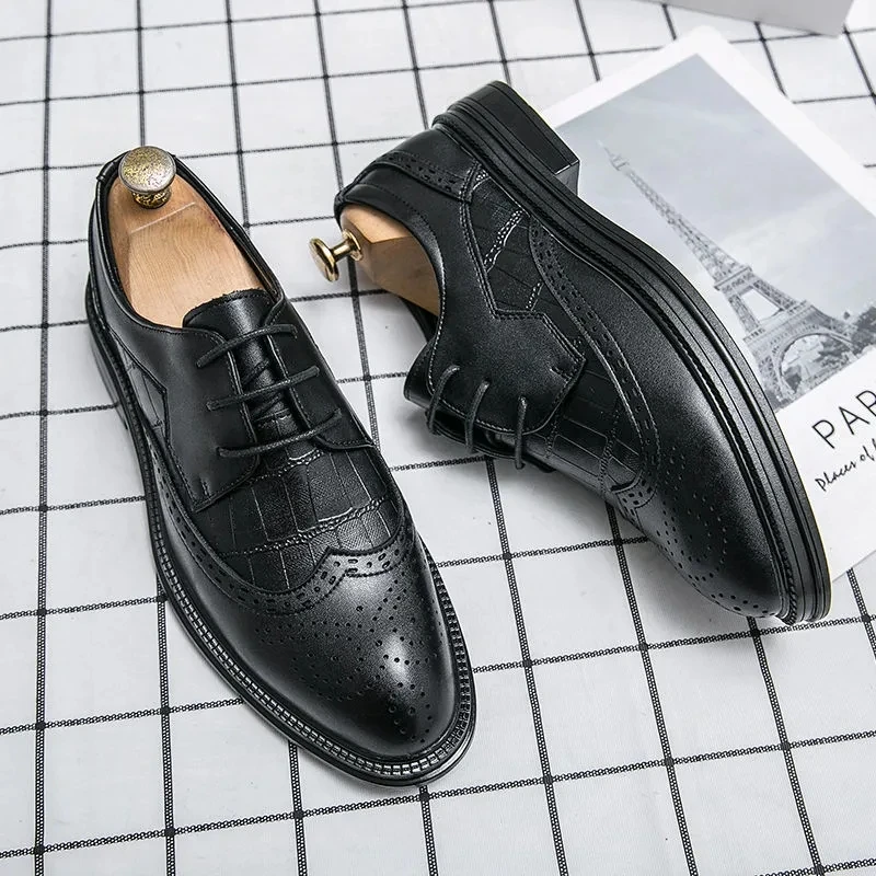 

Men's Leather Shoes New Leisure Carved Youth Business Dress Leather Shoes Breathable Soft Sole Lace Up Pointed Men's Shoes