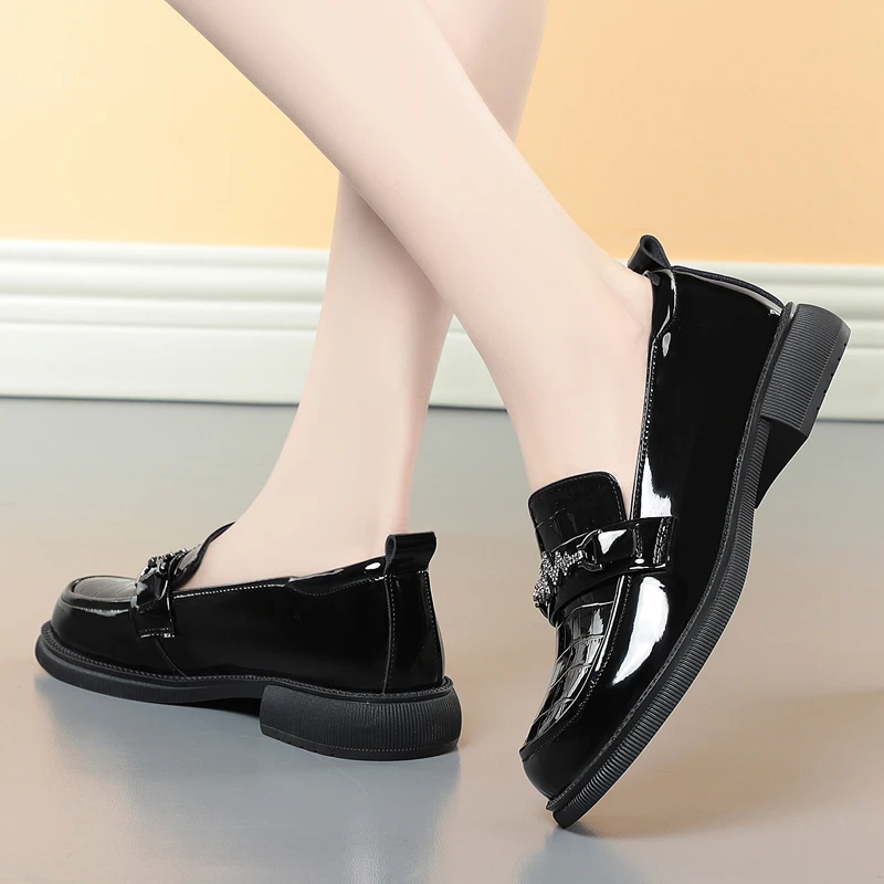 Spring And Autumn New Women's Shoes, Loafer Leather Flat Heel, Thick Soled British Casual Plus-size Middle-aged Mom Single Shoes