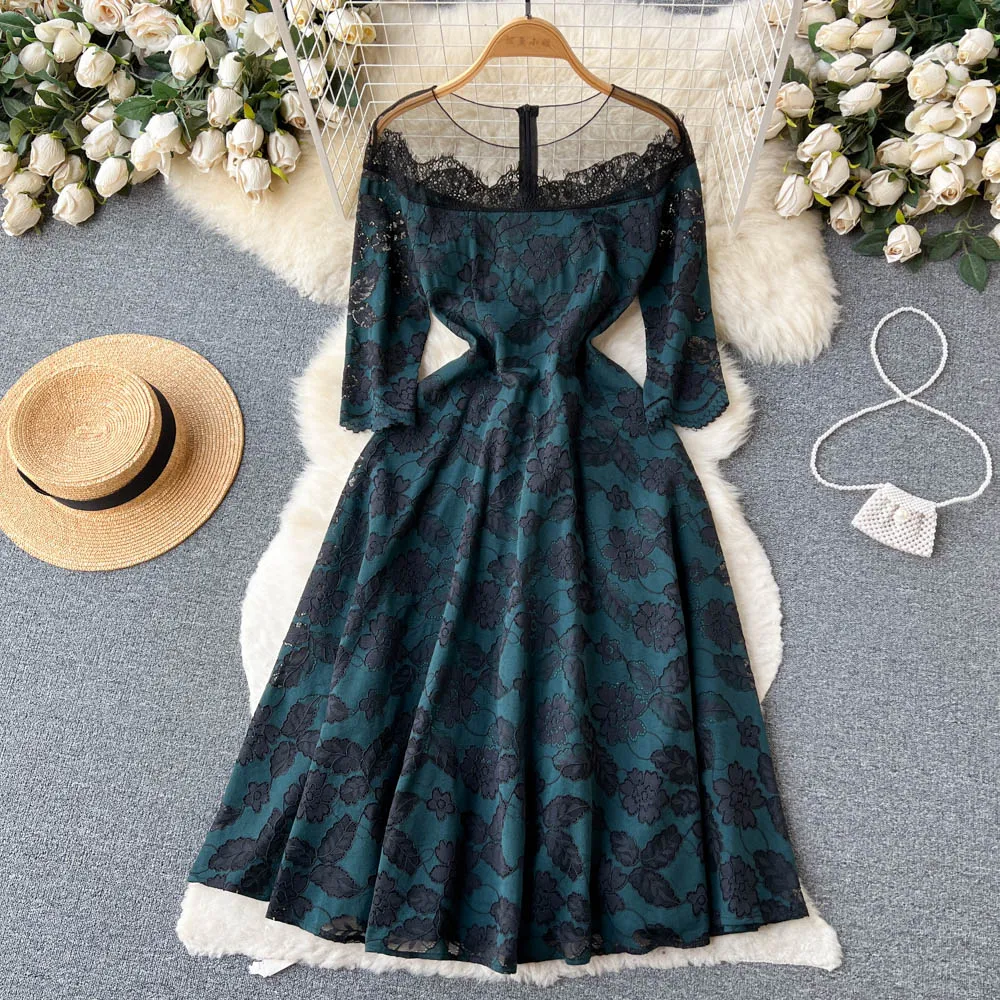 

Spring and Summer in Europe and the United States New Sense of Senior Court Phoenix Hollow Lace Splicing Slim Slim Hem Dress