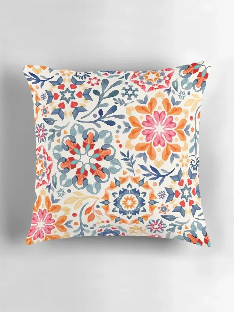 Акварельная декоративная подушка Kaleidoscope с цветочным рисунком
