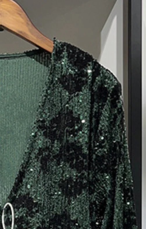 

2023 Women Dress Autumn and Winter New V-neck Slim Sequin Pleated Mini Dress