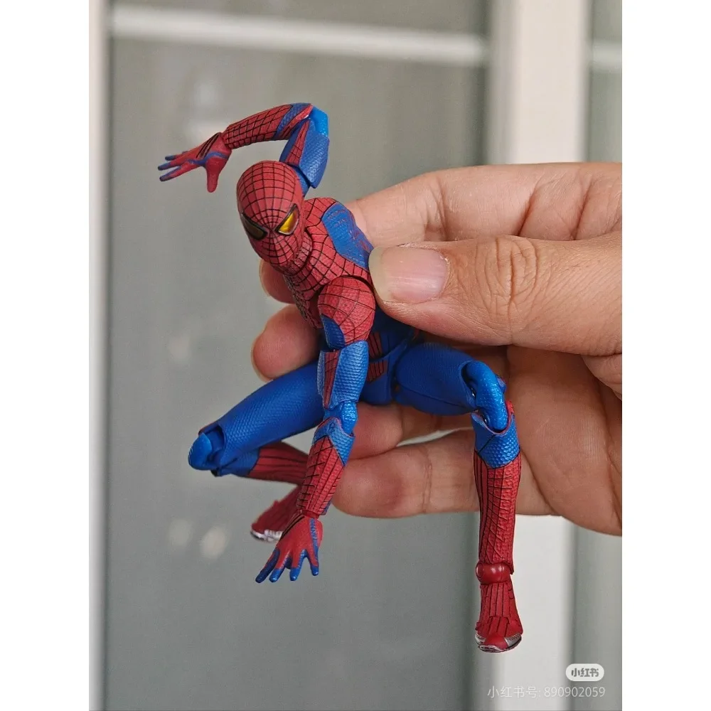 Фигурка Человек-паук Bandai Mafex 001