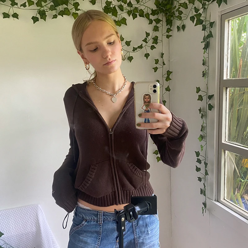 Кардиган женский однотонный с капюшоном и карманами на осень/зиму