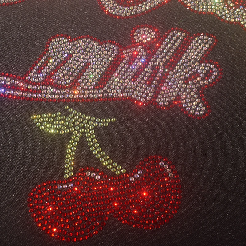 Высококачественные узоры сверления утюгом на футболке джинсовые аксессуары для