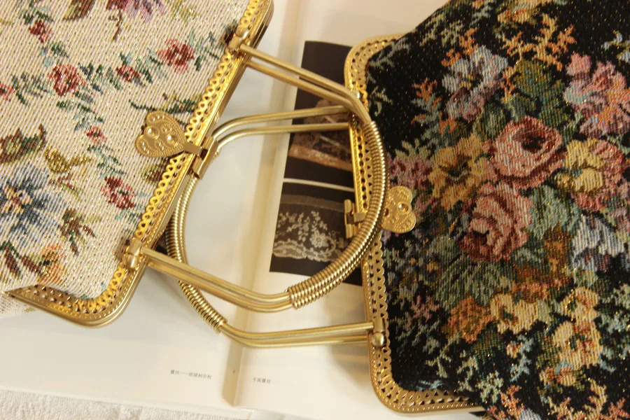 Lost in Vinatge Gold Silk Thread Bag Metal Handle with 1m Antique Copper Chain Handmade Kiss Lock Handbag Metal Frame  Elegant