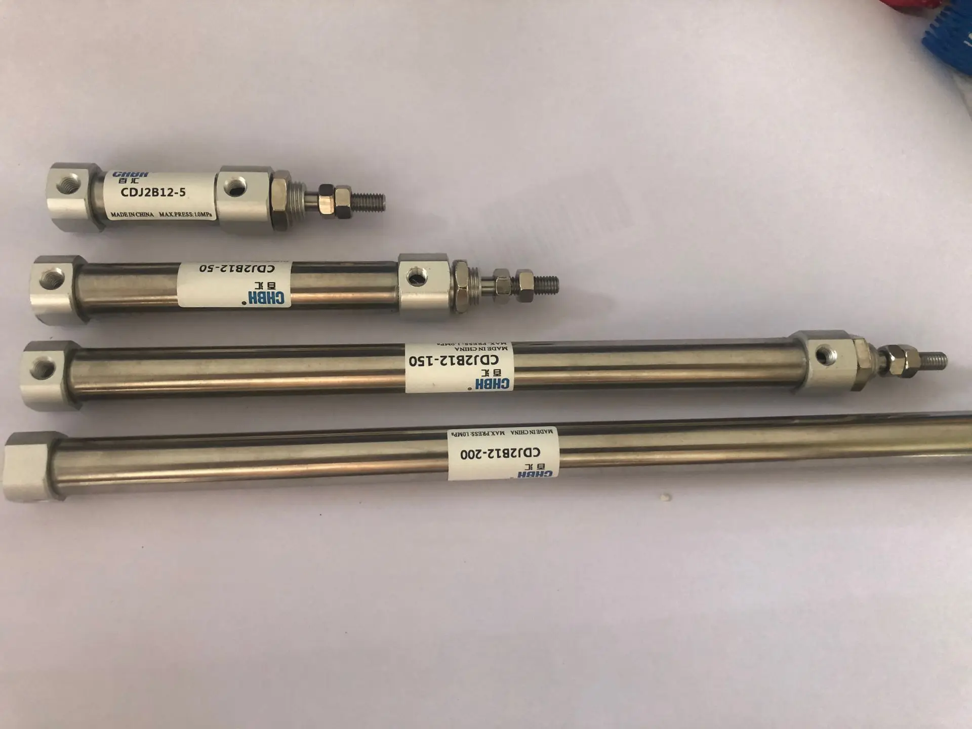 

Пневматический мини-цилиндр CDJ2B типа, Двойное действие, один стержень 12 мм, отверстие 5 ~ 200 мм, ход CDJ2B12