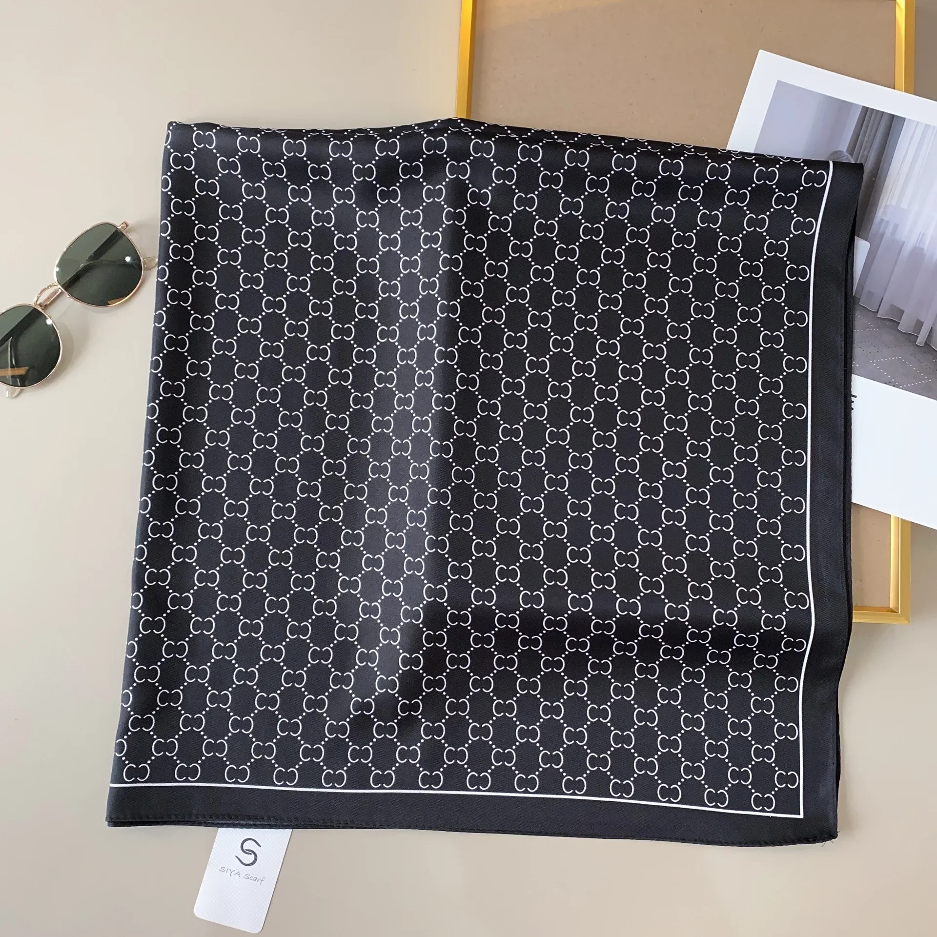 Женский шелковый шарф