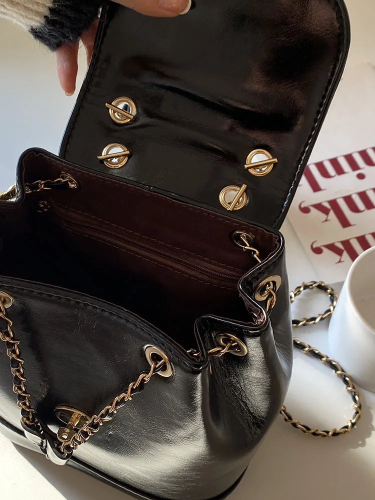 Korean Backpack Women Fashion Oil Wax Leather Mini Chain Backpack Student Shoulder Bag Travel Backpack Mochilas Para Mujer