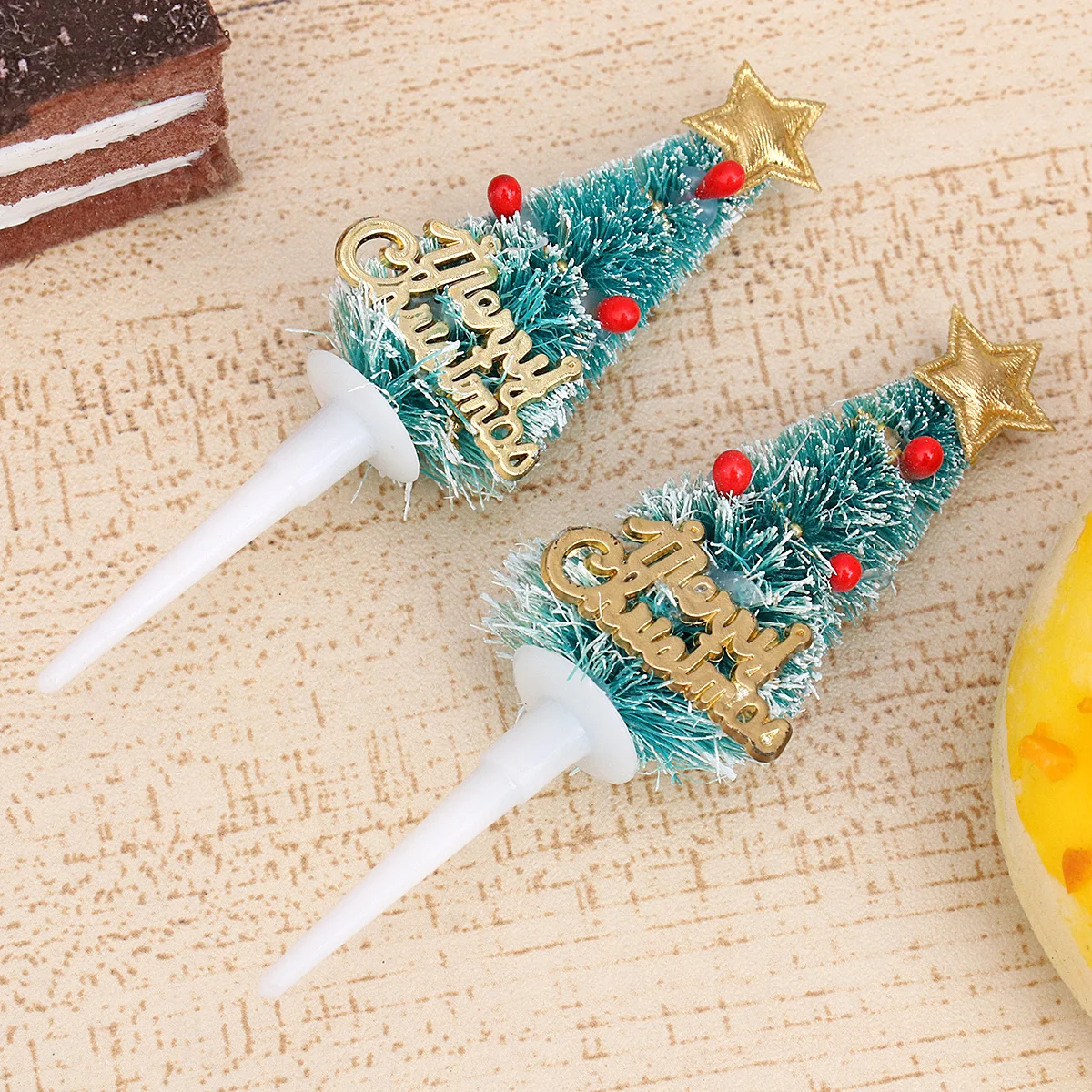 

5PCS Christmas Christmas Tree Shape Birthday Party Cake Picks Cake Decoration (Green with Snow)