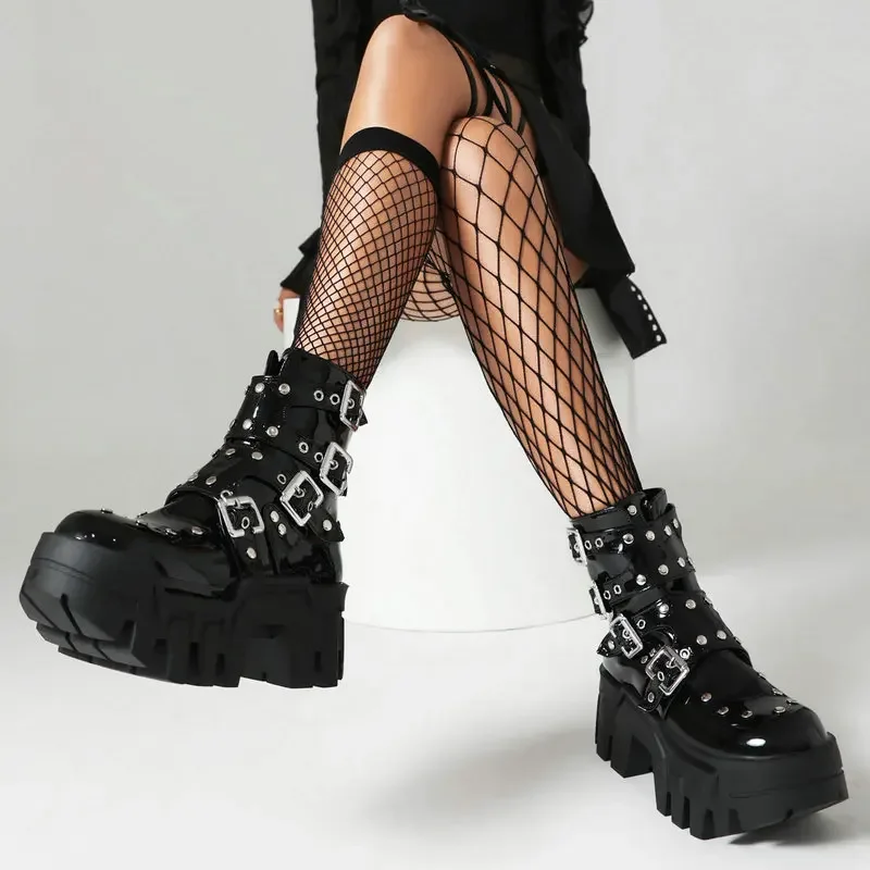 Рисунок 2 - Женские ботильоны в готическом стиле