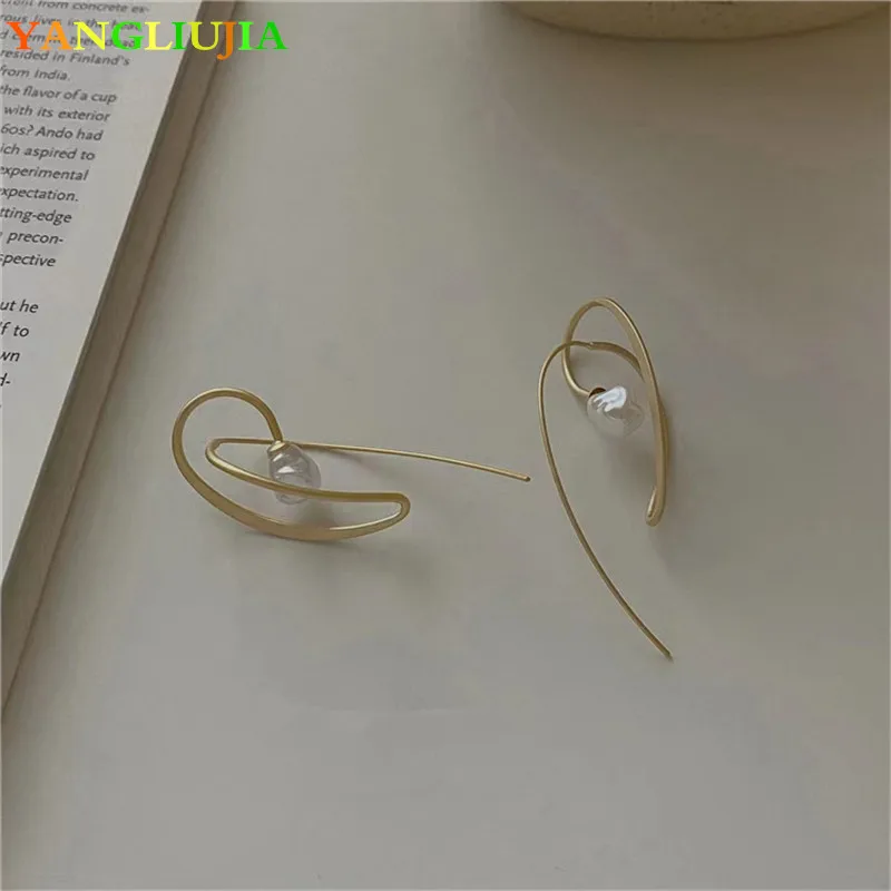 Металлические серьги с жемчугом неправильной формы в европейском и американском