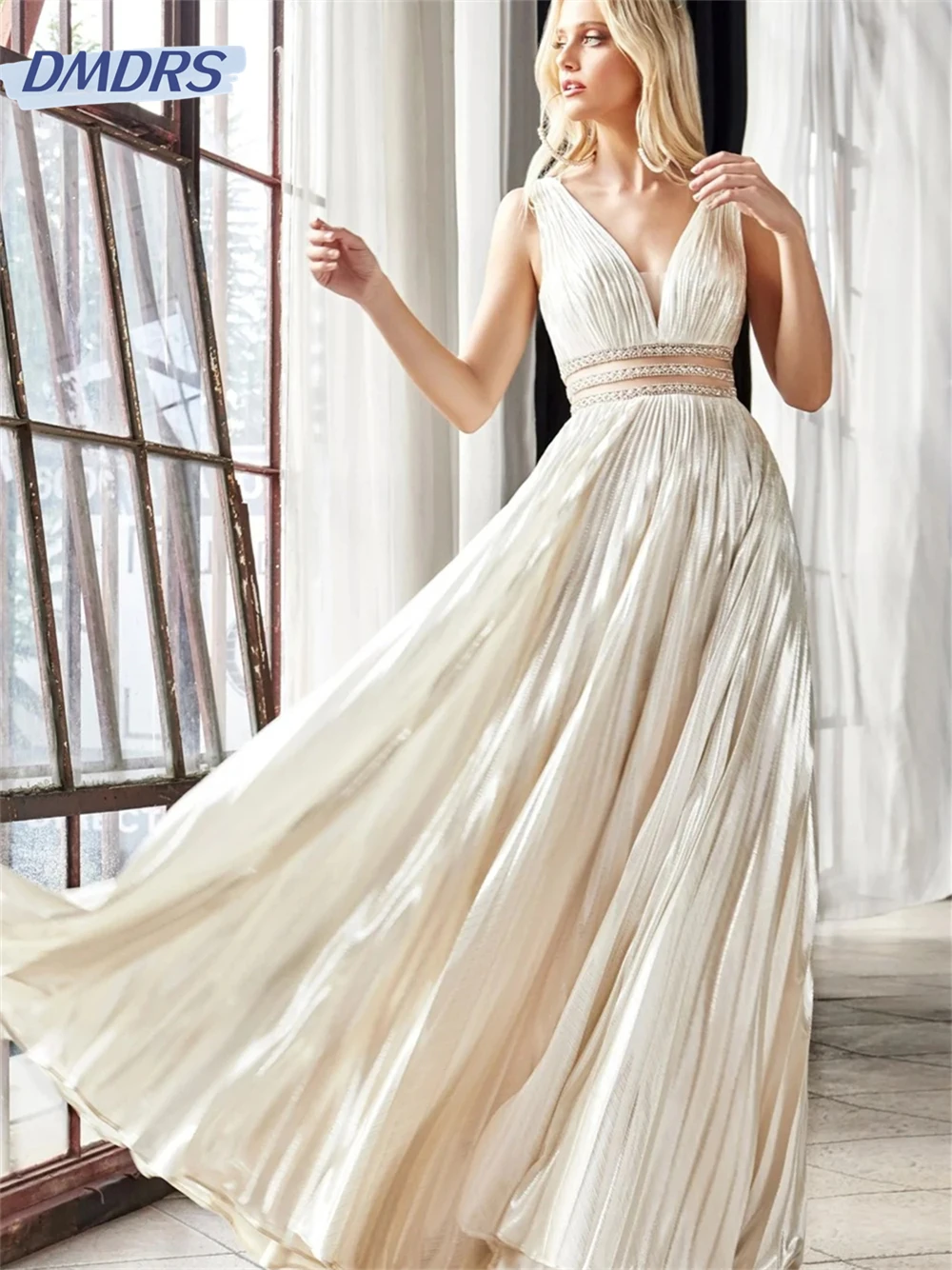 Женское вечернее платье без рукавов It's yiiya