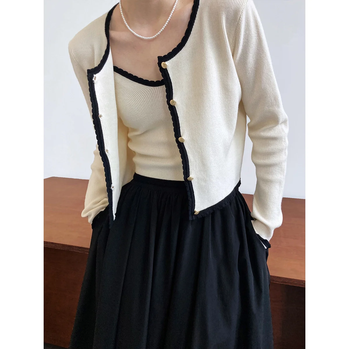 

Комплект из двух предметов с топом на бретельках, весеннее трикотажное пальто, контрастный корейский Костюм