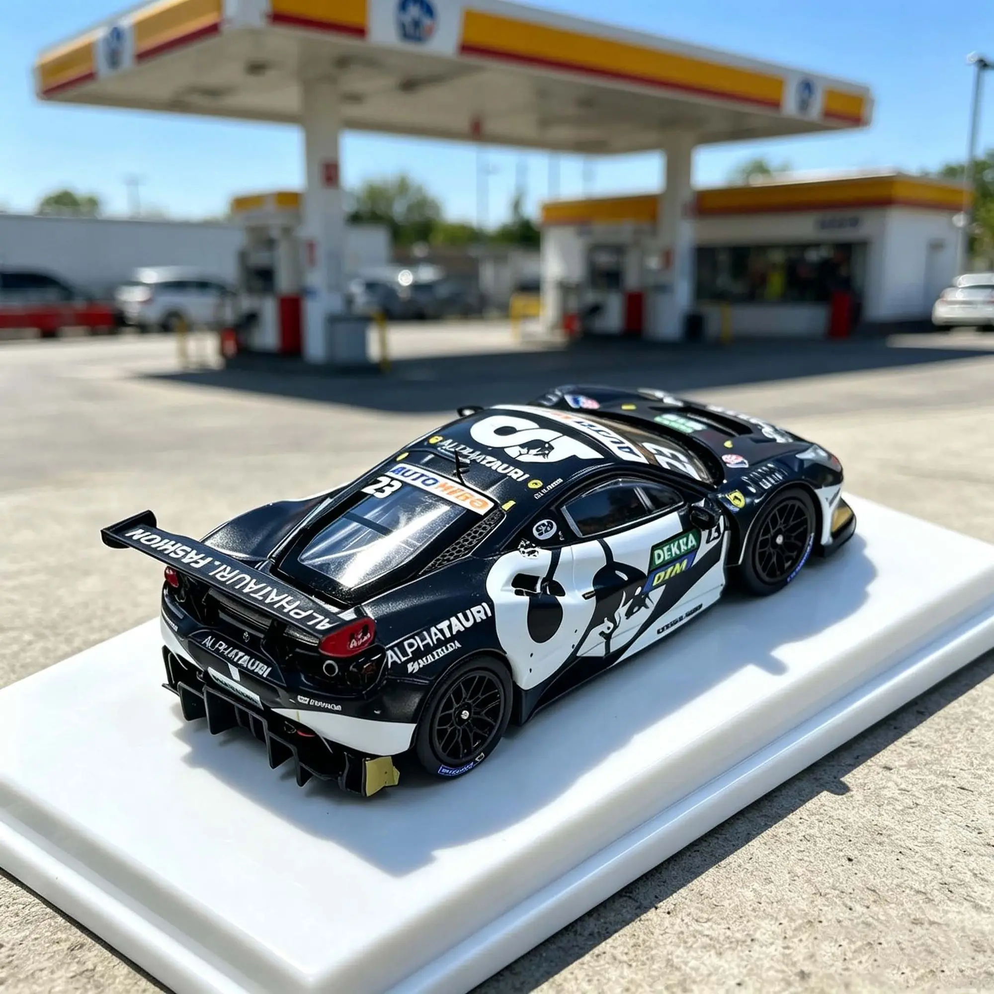 Фото Масштабная модель 1:64, 488 GT3 DTM 2021, новинка в наличии, литая миниатюрная имитационная модель автомобиля из сплава, коллекционная модель, игрушка-подарок для мальчиков, украшение для комнаты №4