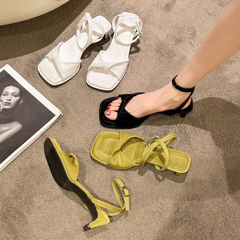 

Сандалии женские на квадратном каблуке, с открытым носком