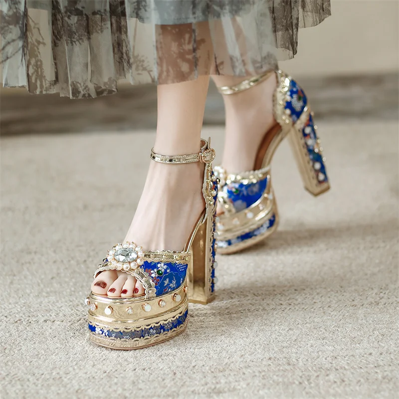 Luxury Gold Metallic Women Sandals Studded Square Heels Female Shoes Platform Flower Crystal Sexy Peep Toe Summer Ladies Pumps
