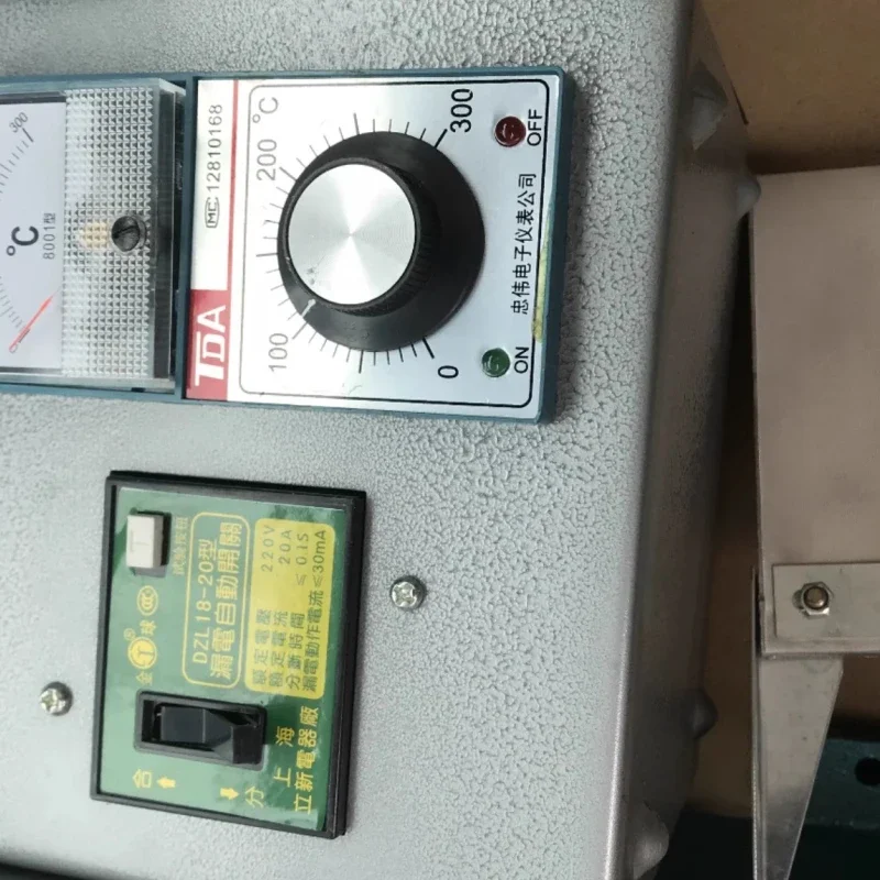 Аппарат для ручной сварки пластиковых стальных дверей и окон атриумный зажим