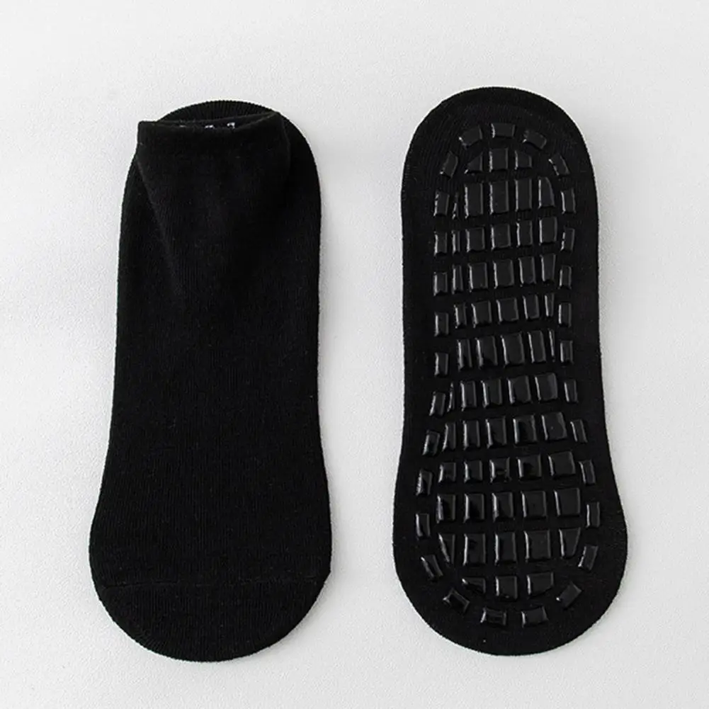 

Comfortable 1 Pair Good Yoga Socks with Grips Multi-color Trampoline Socks Thin Fabric for Pilates