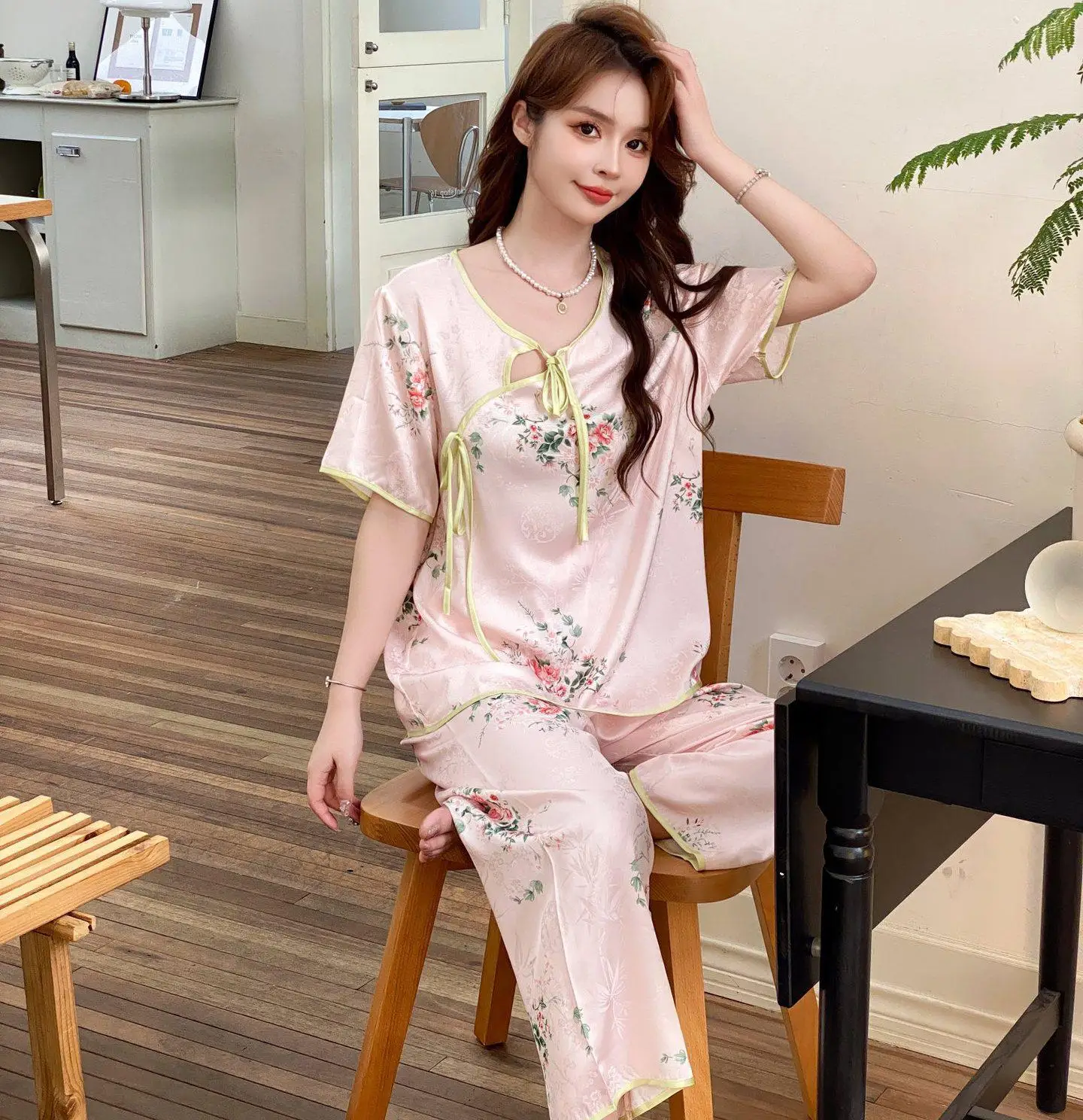 Костюм Пижамный женский атласный с принтом на весну-осень