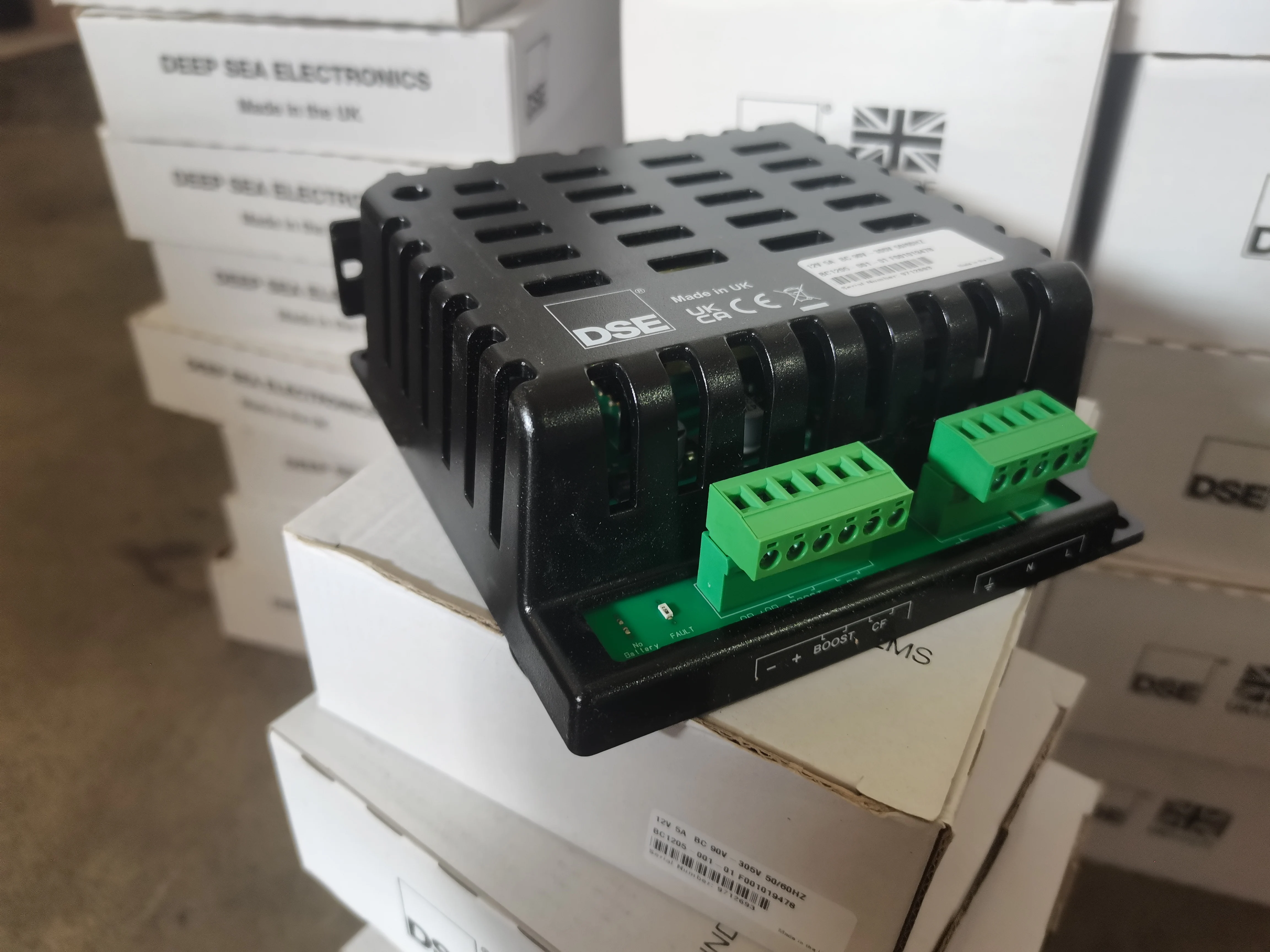 Оригинал! Глубоководная батарея BC1205 12 вольт 5 ампер зарядное устройство DSEBC1205