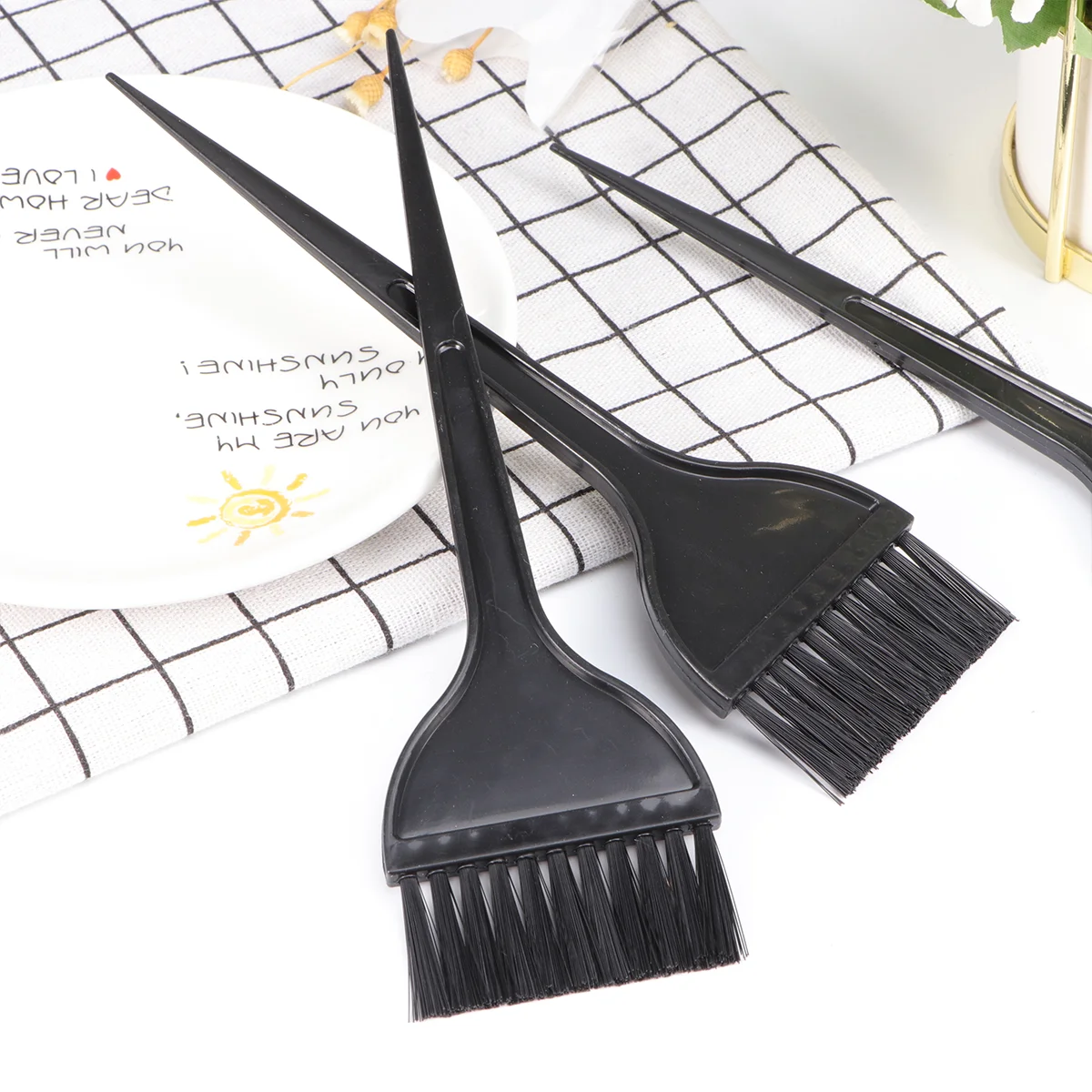 

12pcs Hair Tint Brush Comb Hair Dye Brushes Small Hair Dye Applicator Brushes for Salon and Home Use