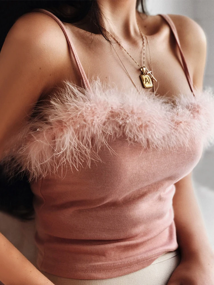 Женский пикантный укороченный топ на шнуровке с меховыми бретельками