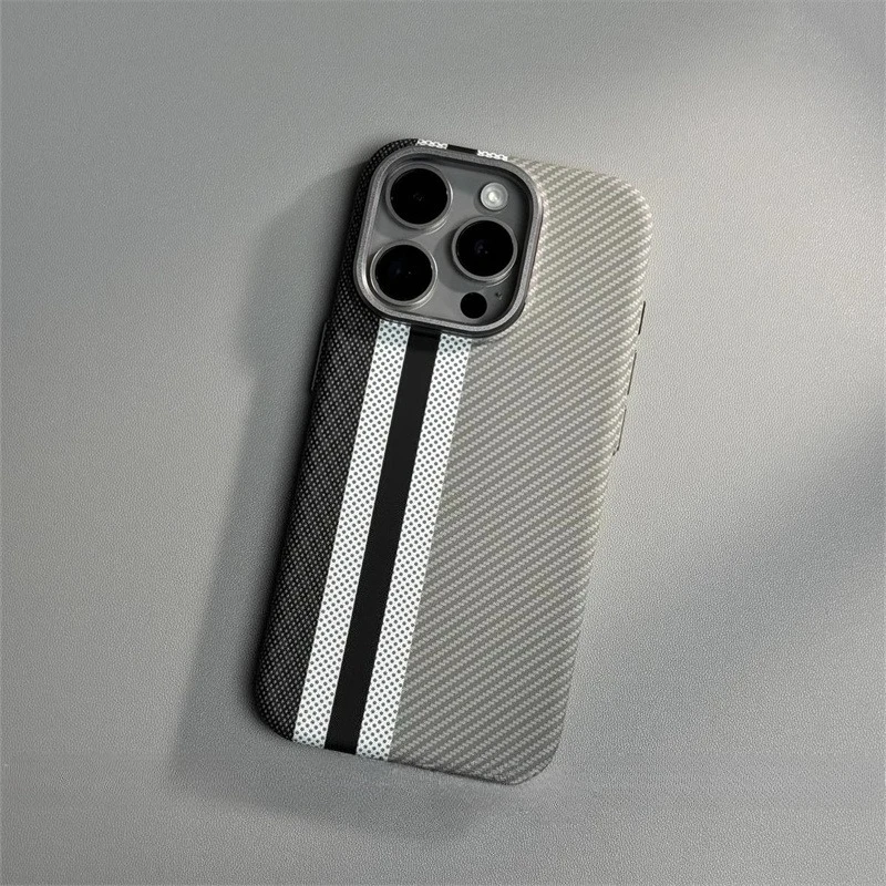 Фото Противоударный чехол из карбонового волокна с магнитом для iPhone 15 Pro Max, 16, 17 Pro, с металлической защитой камеры, жесткий корпус из поликарбоната №2