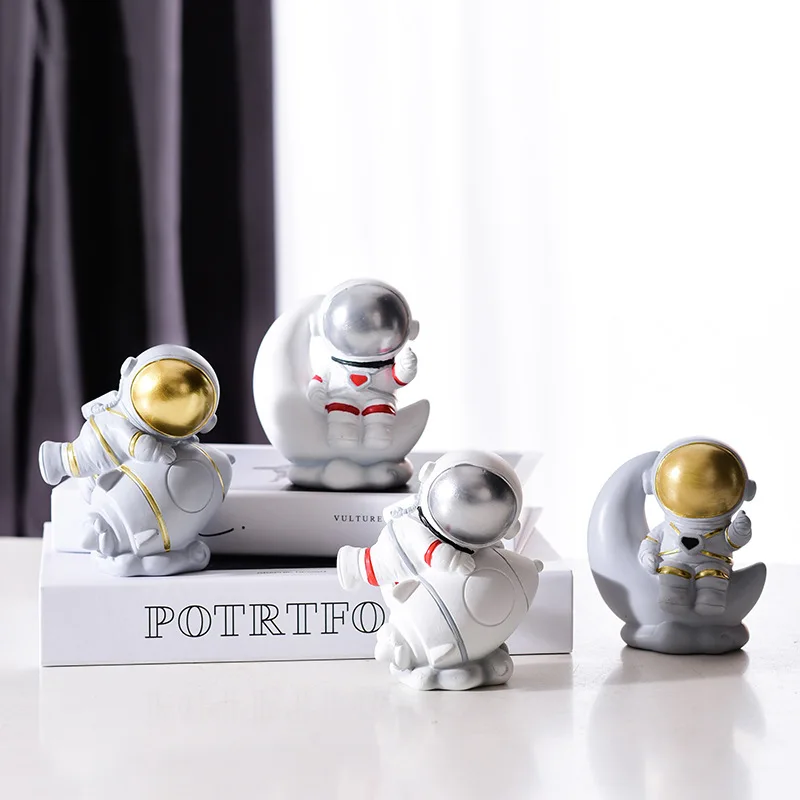 

Resin Astronaut Statues Nordic Style Table Ornaments Miniatures Cosmonaut Model for Car Dashboard Decoration HE