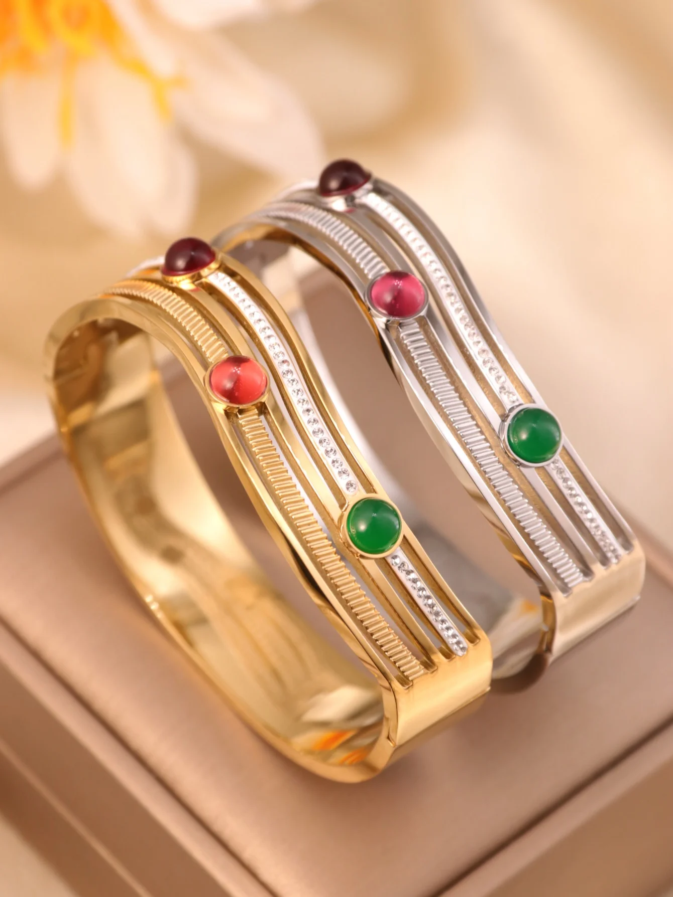 Модный женский браслет из титановой стали