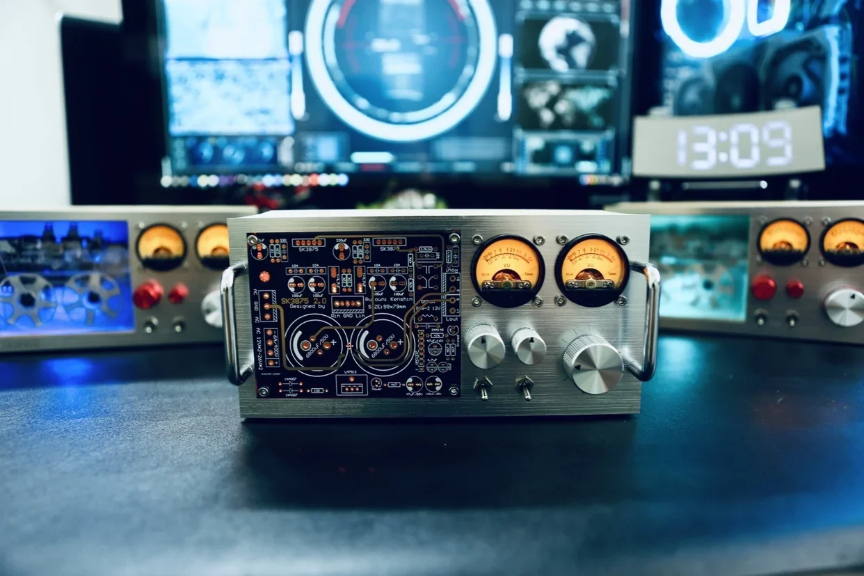 

RGB настольная лампа с подсветкой кассетного плеера