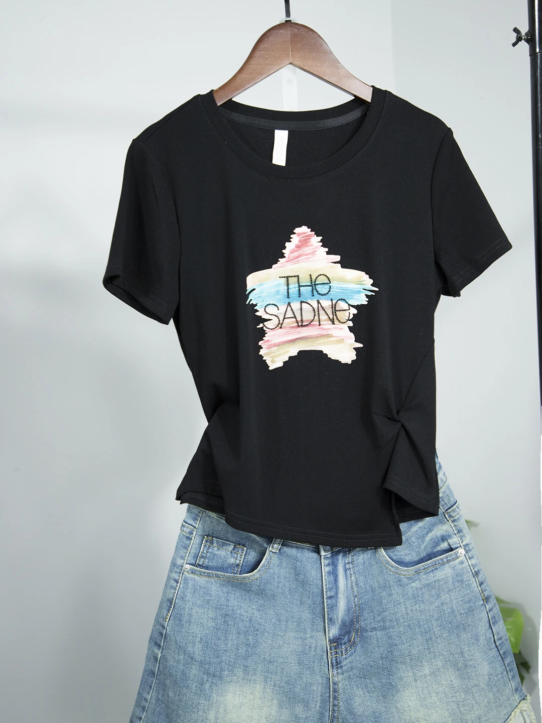 Футболка с коротким рукавом и открытыми плечами милая Пряная белая рубашка