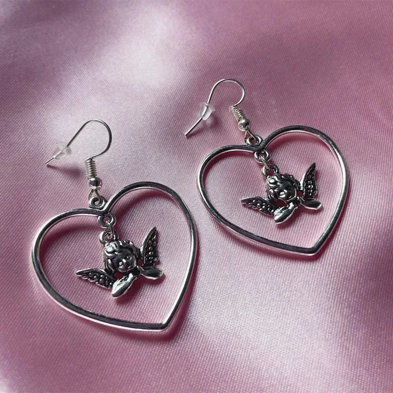 

Посеребренные очаровательные серьги с котенком в форме сердца, геометрические милые серьги в форме сердца с отверстиями для сестры, женски...