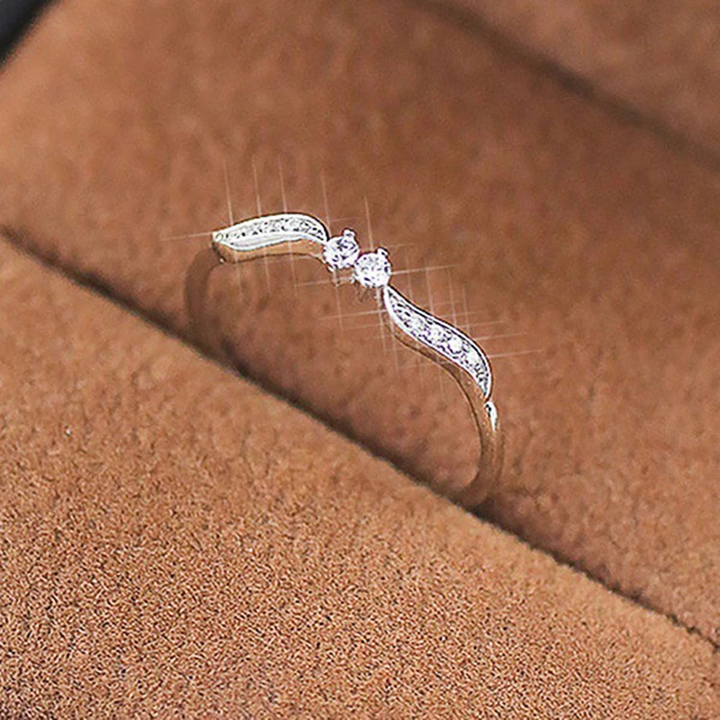 

Ne'w Dainty Thin Rings for Women Inlaid Shiny Crystal Cubic Zirconia Delicate Proposal Engagement Rings New Fashion Jewelry