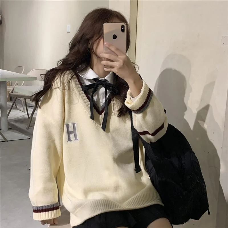 

Женский полосатый вязаный свитер в Корейском стиле, бежевый школьный джемпер оверсайз с V-образным вырезом и длинным рукавом в японском стиле, женские топы