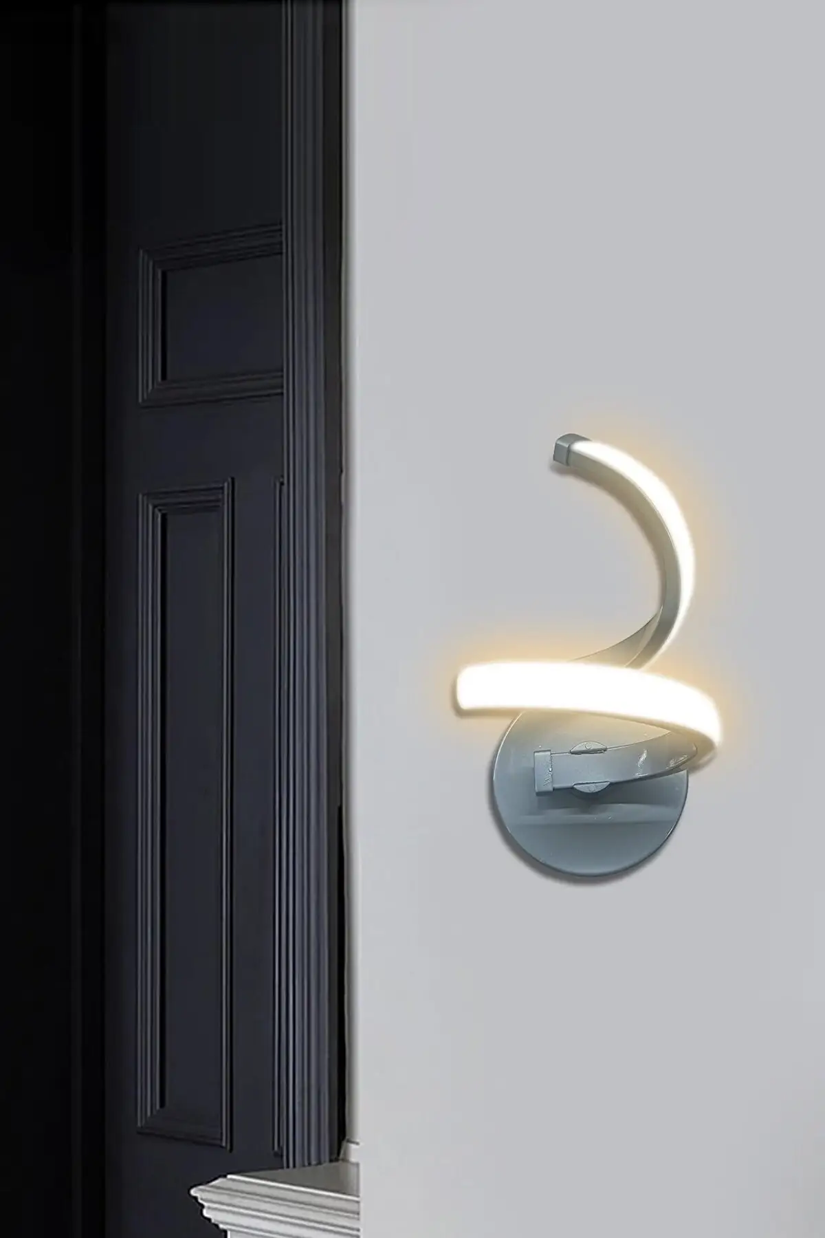 

Lux Modern Silver Case Gunlight Novva Led Sconce