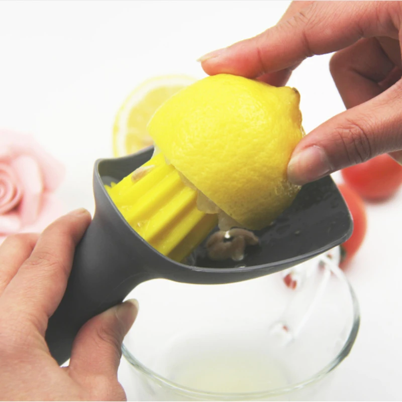 Manual Juicer Plastic Handmade Citrus Reamer Hand-held Orange Lemon Squeezers Portable Fruit Pressing Cut Kitchen Cooking Tools