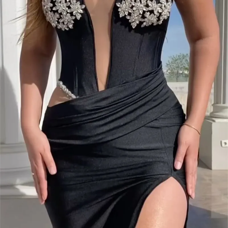 Сексуальное черное длинное платье макси с глубоким вырезом без бретелек и