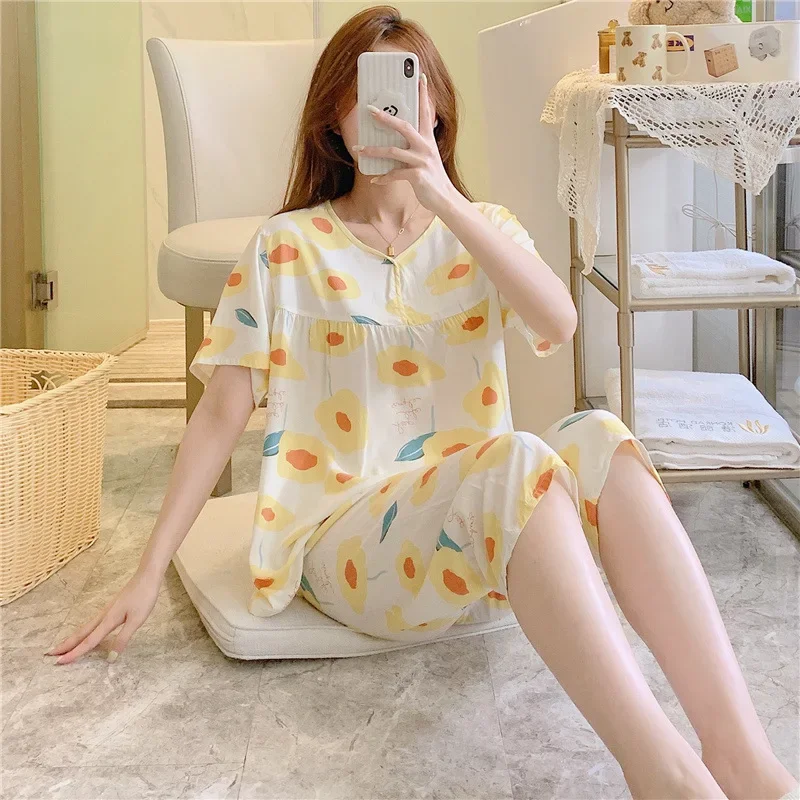 Комплект пижамный женский атласный из двух предметов шорты с коротким рукавом и