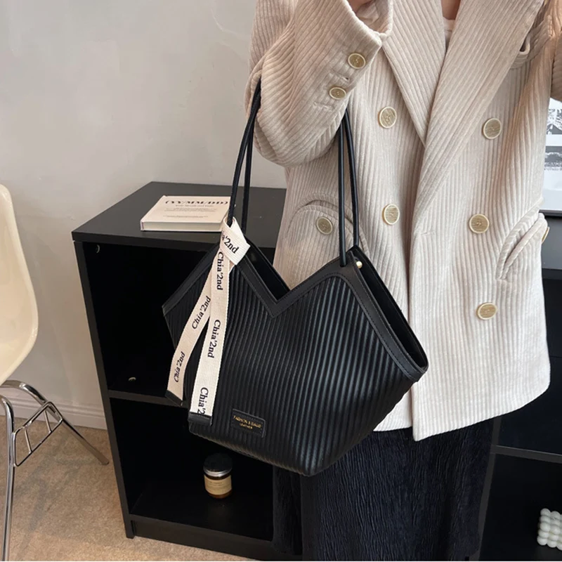 Large Hobo Bags for Women 2023 Spring Trend Vintage Leather Designer High Capacity Handbags Lady Shoulder Side Bag