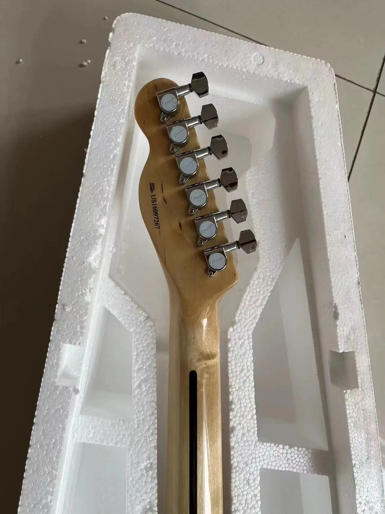 Электрогитара Tele корпус из красного дерева накладка палисандра хромированная