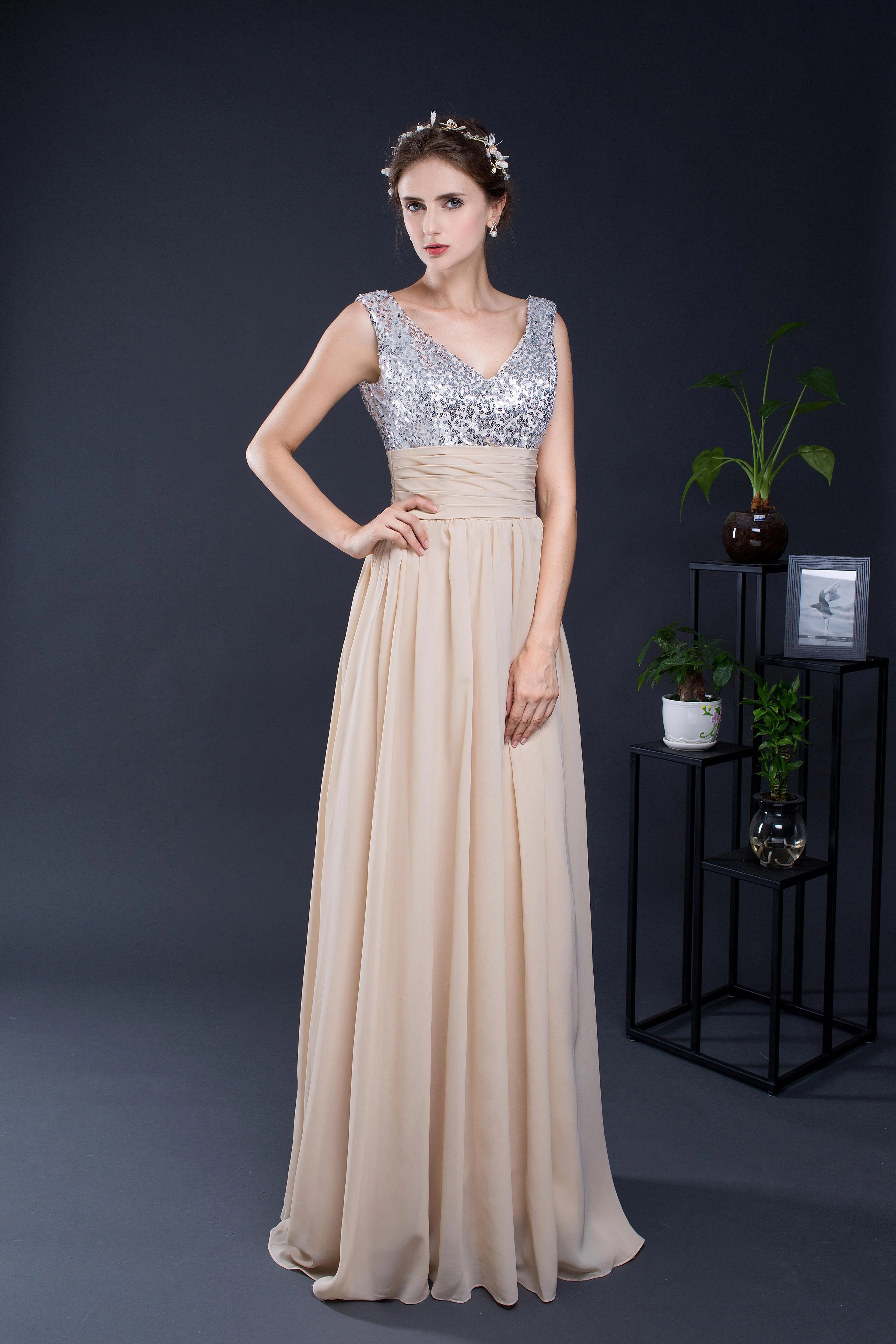 

Evening Chiffon Dinner Dress Issued On Behalf Of The Female Long Bridesmaid Presides Over The Banquet Car Model Long Gown